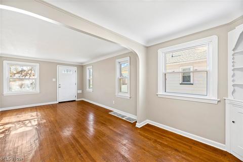 6906 Gerald Ave, Parma, OH 44129 photo 9