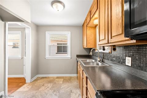 6906 Gerald Ave, Parma, OH 44129 photo 11