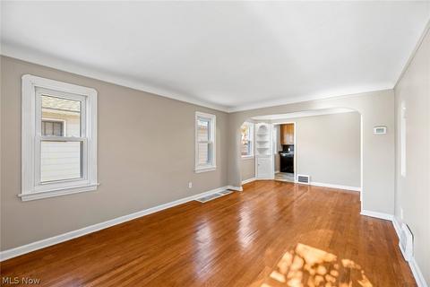 6906 Gerald Ave, Parma, OH 44129 photo 4