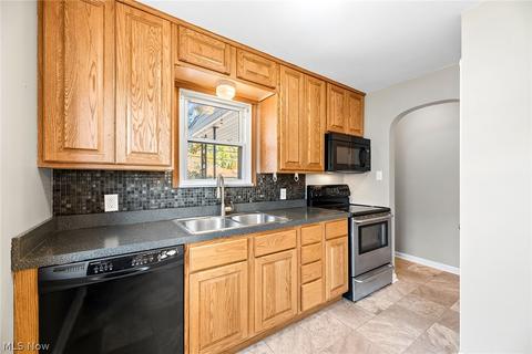 6906 Gerald Ave, Parma, OH 44129 photo 10