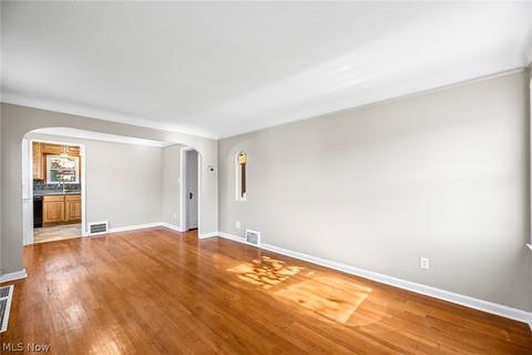 6906 Gerald Ave, Parma, OH 44129 photo 3