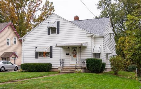 1055 Avon St, Akron, OH 44310 photo 2