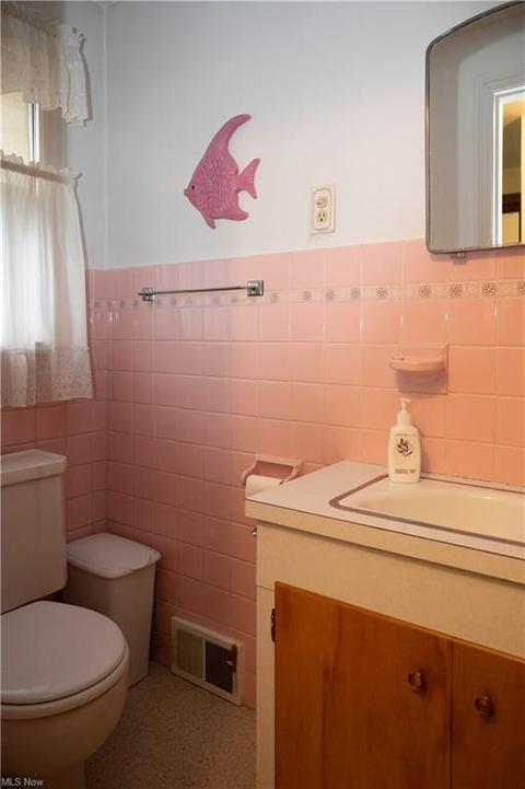 1055 Avon St, Akron, OH 44310 photo 13