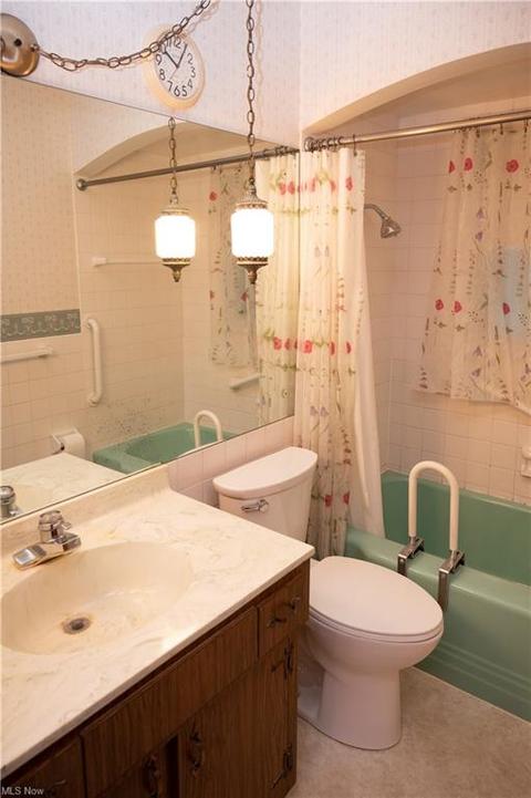 1055 Avon St, Akron, OH 44310 photo 11