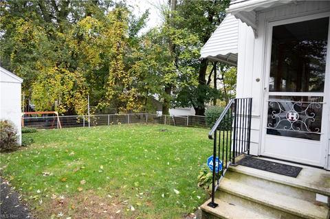 1055 Avon St, Akron, OH 44310 photo 4