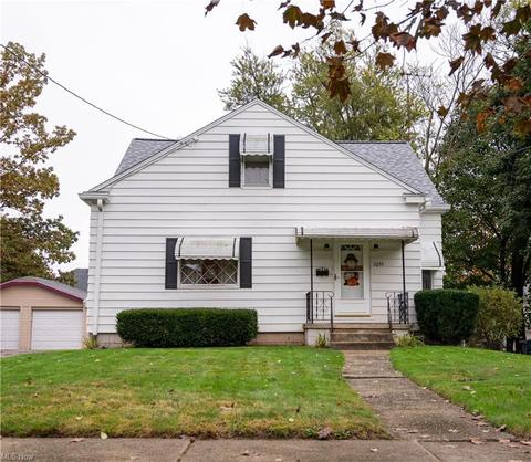 1055 Avon St, Akron, OH 44310 photo 1