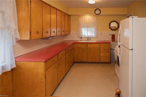 1055 Avon St, Akron, OH 44310 photo 7