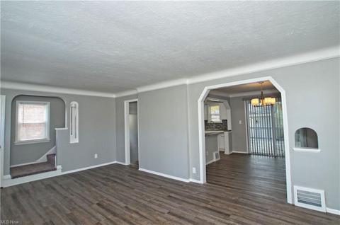 360 E 215 St, Euclid, OH 44123 photo 9
