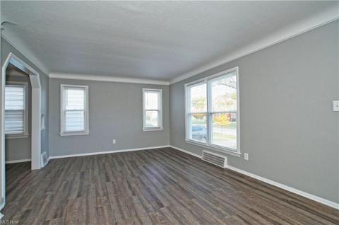 360 E 215 St, Euclid, OH 44123 photo 7