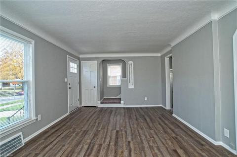 360 E 215 St, Euclid, OH 44123 photo 8