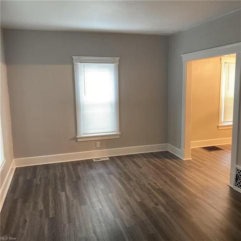 238 Olive St, Elyria, OH 44035 photo 3