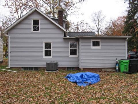 22 Bronson St, Berea, OH 44017 photo 3