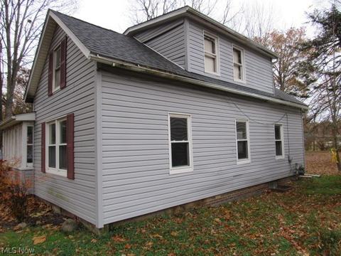 22 Bronson St, Berea, OH 44017 photo 2