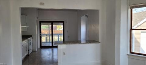 203 Bath St, Elyria, OH 44035 photo 4