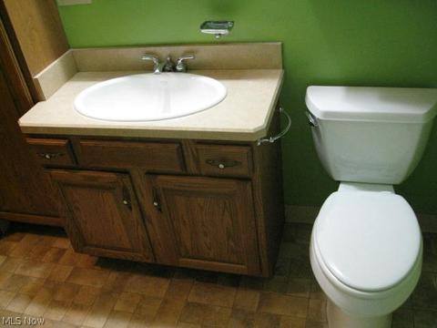 7922 Thornton Dr, Parma, OH 44129 photo 16