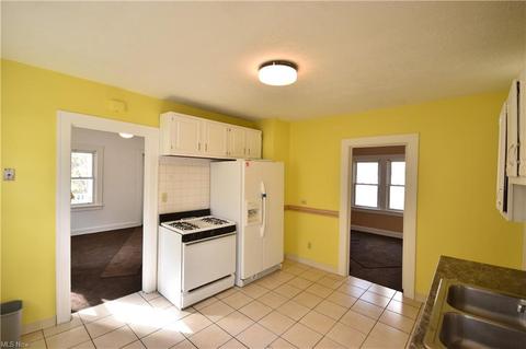 1531 E 298th St, Wickliffe, OH 44092 photo 8