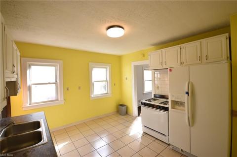 1531 E 298th St, Wickliffe, OH 44092 photo 9