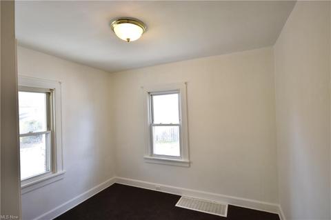 1531 E 298th St, Wickliffe, OH 44092 photo 6