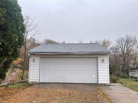 8027 Cherry St, Mentor On The Lake, OH 44060 photo 2