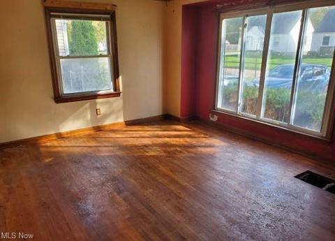 2337 E 35th St, Lorain, OH 44055 photo 4