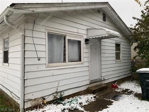 702 Bettes Ave, Akron, OH 44310 photo 2