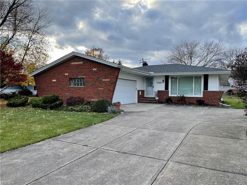 7880 Joyce Dr, Parma, OH 44130 photo 1