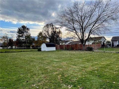 7880 Joyce Dr, Parma, OH 44130 photo 3
