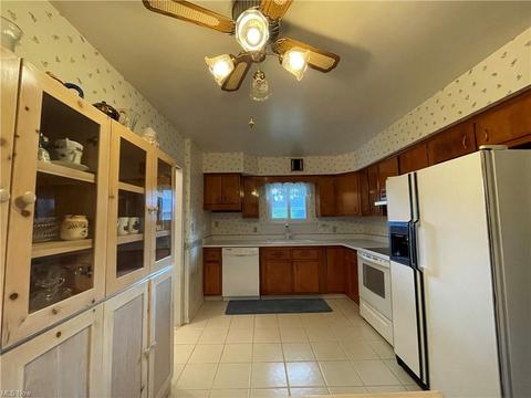7880 Joyce Dr, Parma, OH 44130 photo 4