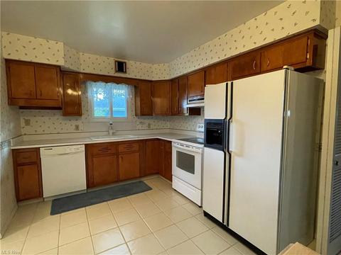 7880 Joyce Dr, Parma, OH 44130 photo 6