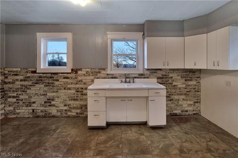 547 Pyramus Rd, Chester, WV 26034 photo 4
