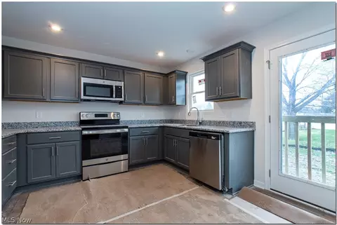 6000 Dunham Rd, Maple Heights, OH 44137 photo 9