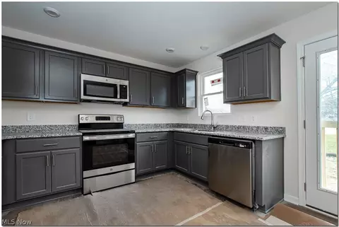 6000 Dunham Rd, Maple Heights, OH 44137 photo 7