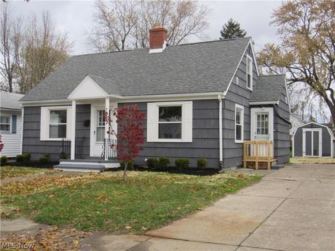 704 Thayer Ave, Ashtabula, OH 44004 photo 2