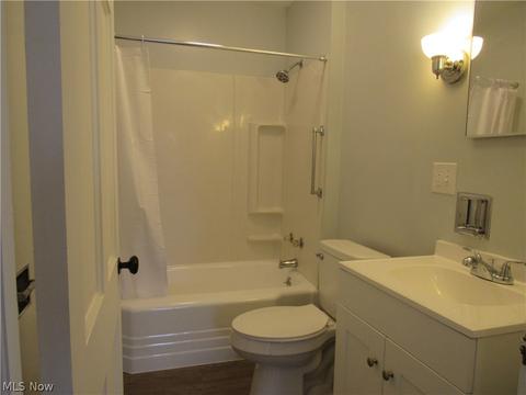 704 Thayer Ave, Ashtabula, OH 44004 photo 10