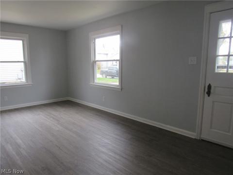 704 Thayer Ave, Ashtabula, OH 44004 photo 6
