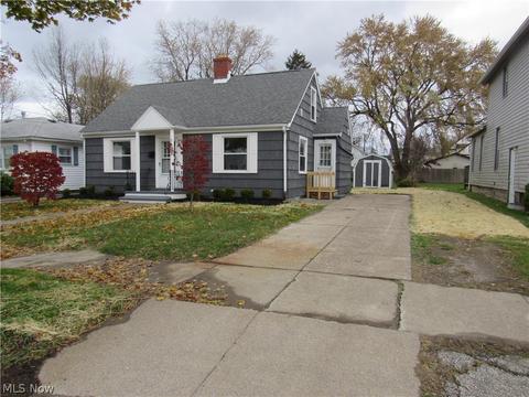 704 Thayer Ave, Ashtabula, OH 44004 photo 3