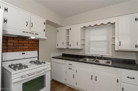 1311 Gorge Blvd, Akron, OH 44310 photo 9