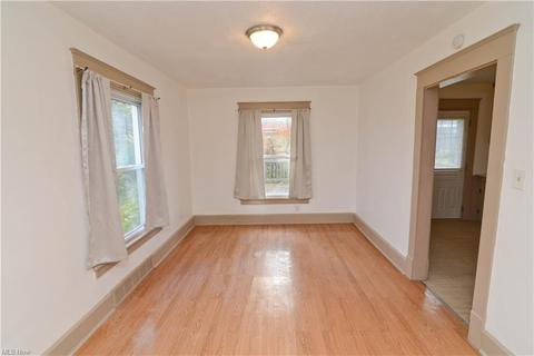 96 Parkway St, Struthers, OH 44471 photo 8