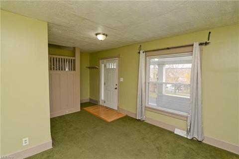 96 Parkway St, Struthers, OH 44471 photo 5