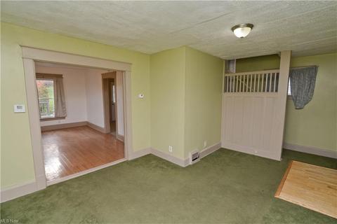 96 Parkway St, Struthers, OH 44471 photo 4