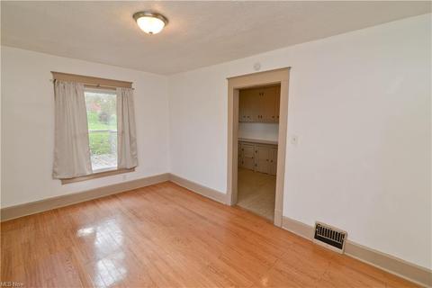 96 Parkway St, Struthers, OH 44471 photo 9