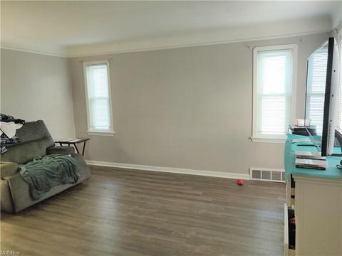 5619 Snow Rd, Parma, OH 44129 photo 3