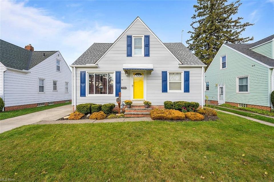 3318 Ave, Parma, OH 44134 31 Photos MLS 4333986 Movoto