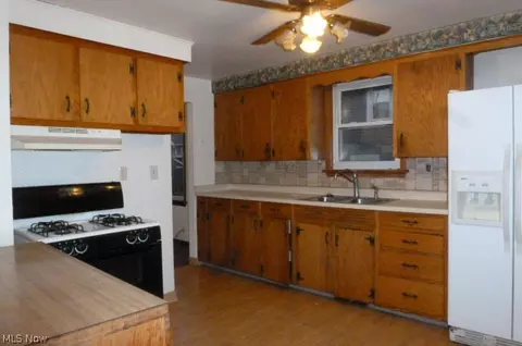 72 Morrison St, Struthers, OH 44471 photo 8