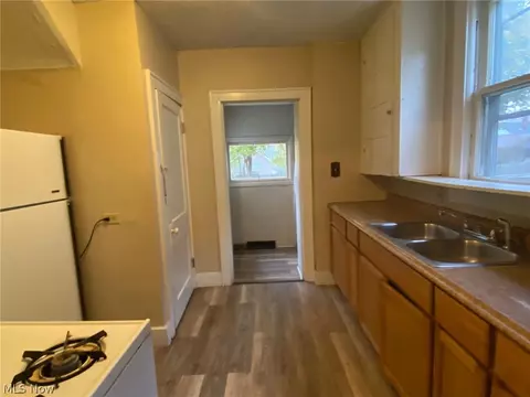1112 Murray Ave, Akron, OH 44310 photo 9