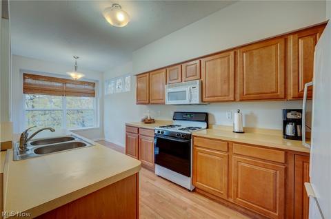 6824 Rolling Meadow Dr #E-2, Parma, OH 44134 photo 11