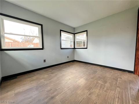 2417 E 42nd St, Lorain, OH 44055 photo 11