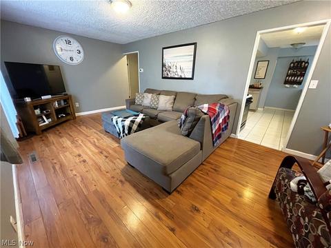 4897 Marigold Rd, Mentor, OH 44060 photo 2