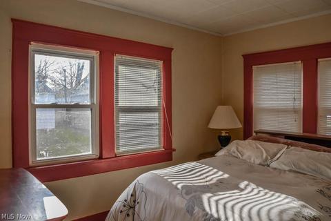 154 E 220th St, Euclid, OH 44123 photo 9