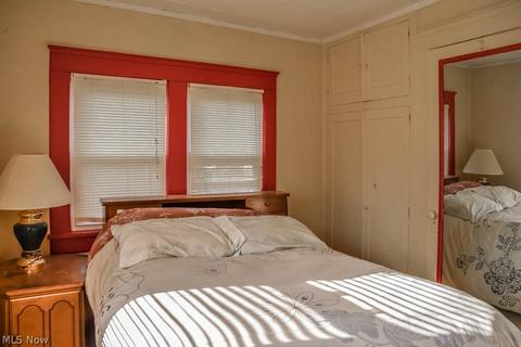 154 E 220th St, Euclid, OH 44123 photo 8